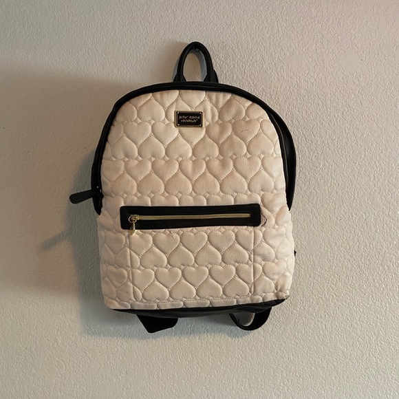 Betsey Johnson New York Hearts Quilted backpack - Picture 1 of 6